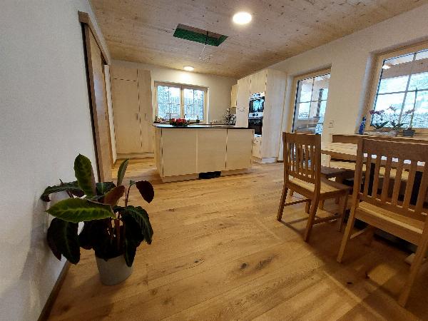 Einbauküche mit Granitplatten